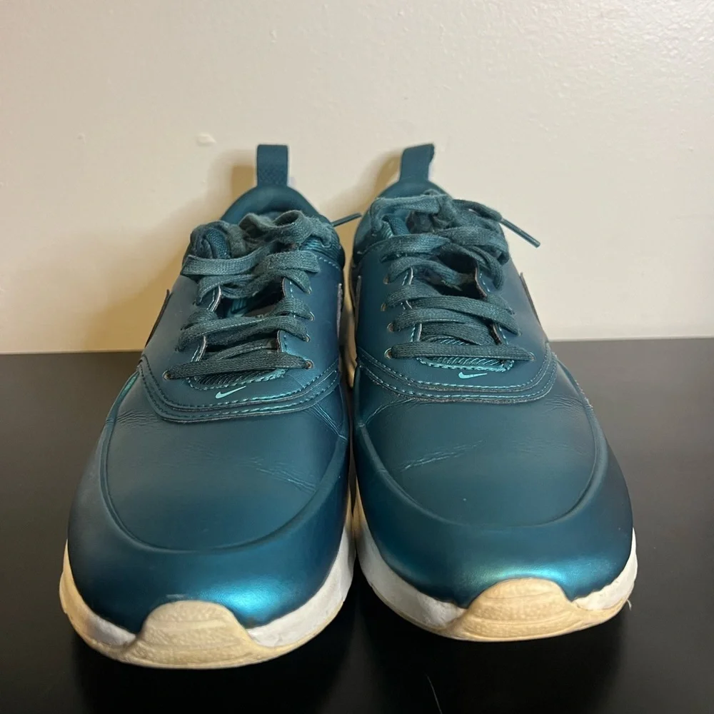 Nike “Max Thea”